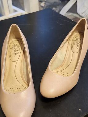 Life Stride Women’s Nude Blush Round Toe Heel